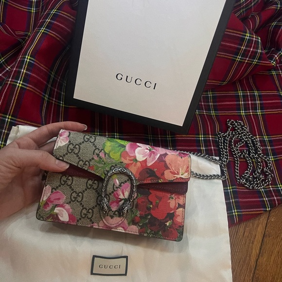 🌸GUCCI DIONYSUS BLOOMS🌸 SUPER MINI BAG! like new
condition! Full inclusion! - Picture 5 of 10